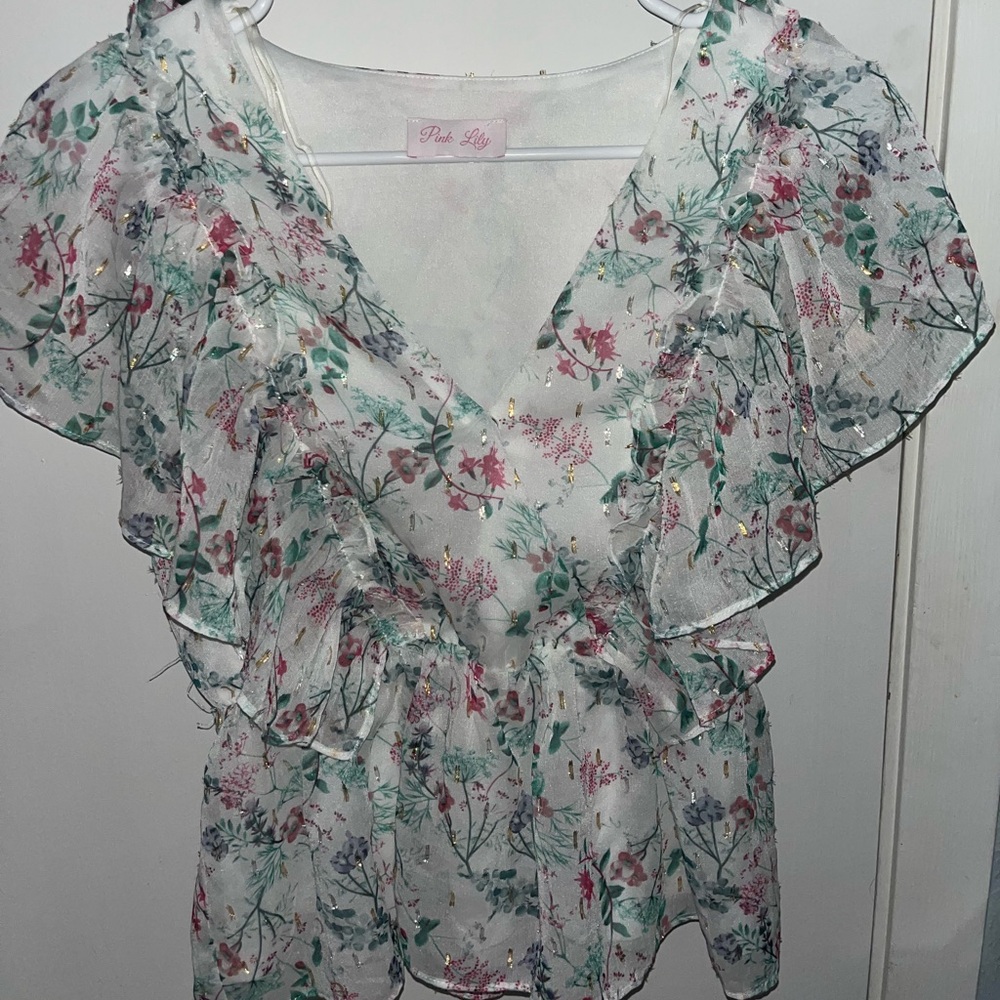 Very pretty floral and ruffle blouse